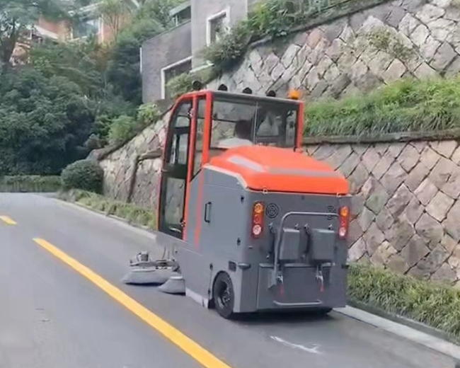 苏州客户驾驶型扫地车